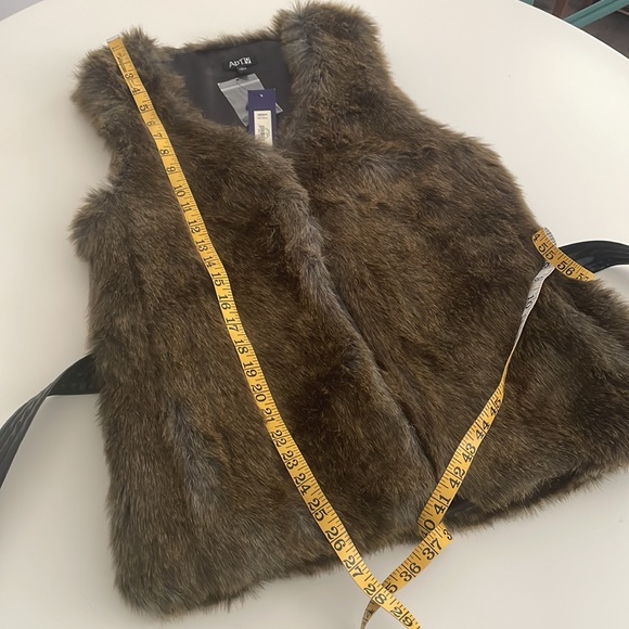 Apt9 Faux Fur Vest with Belt- two fasten hooks- size Small - Picture 9 of 9